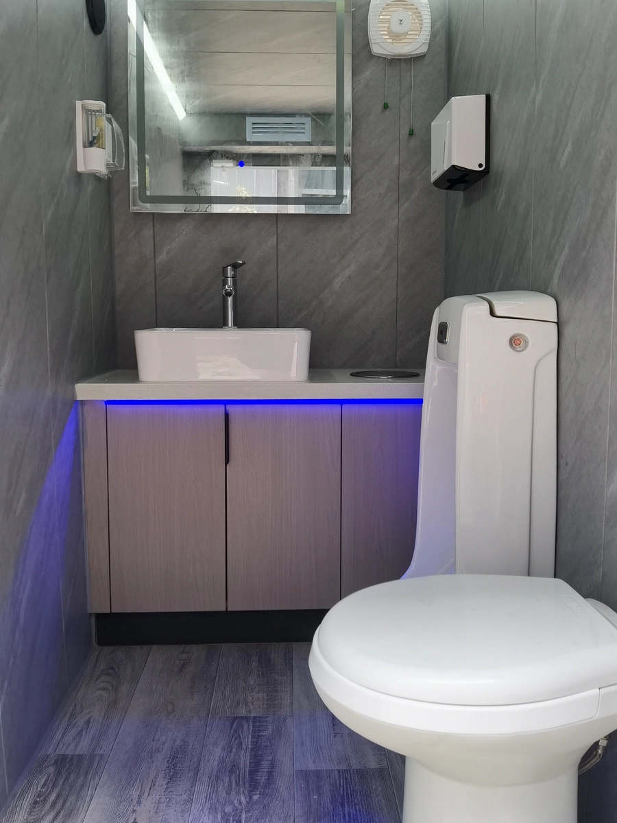 4 Stall Men Room Interior