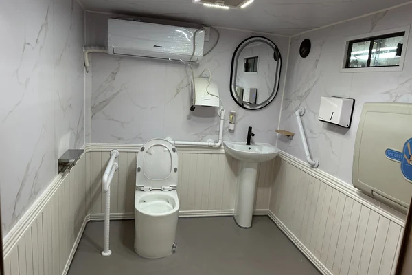 ADA restroom trailer with an accessible entrance system